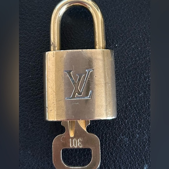 Louis Vuitton Lock & Key - choose your number - Picture 2 of 16